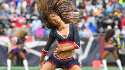 Scottish fan has priceless reaction after seeing New England Patriots cheerleaders at World Cup game