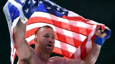Justin Gaethje - Max Holloway - Charles Oliveira - Alexander Volkanovski - Trump - Gaethje bucks odds, topples Topuria for UFC lightweight title - ESPN - espn.com - Usa
