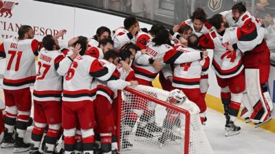 Carolina Hurricanes win Game 6, raise Stanley Cup in Vegas - ESPN