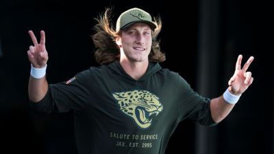 Jaguars to auction off Trevor Lawrence's wig used for viral faux haircut - ESPN