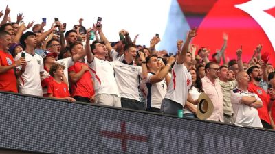 English World Cup fan in oversized cowboy hat delivers perfect verdict on Texas brisket ahead of Croatia match