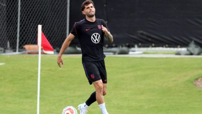Christian Pulisic - Borussia Monchengladbach - Brenden Aaronson - Mauricio Pochettino - Weston Mackennie - Timothy Weah - Giovanni Reyna - USMNT's Christian Pulisic trains apart from team again; Pochettino due to address status - ESPN - espn.com - Usa - Australia - Paraguay