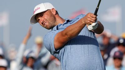 Wyndham Clark builds 4-shot lead before U.S. Open play suspended - ESPN