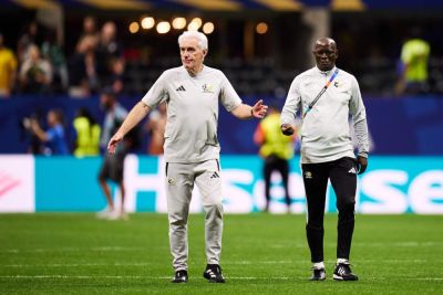 Broos grumbles about US stadiums, hydration breaks at World Cup