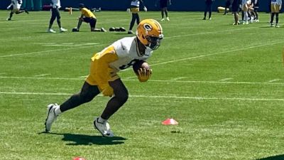 Josh Jacobs at Packers practice as prosecutors mull charges - ESPN