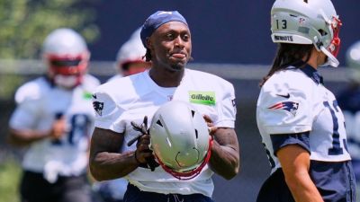 A.J. Brown elated to join Patriots, 'moving forward' from Eagles - ESPN