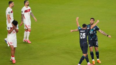 U.S. clinches Group D as 10-man Paraguay edges Turkey - ESPN