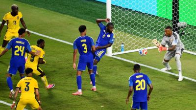 Curaçao keeper Room ties Howard's World Cup save record in draw - ESPN