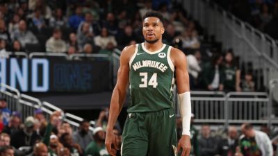 Bucks trading Giannis Antetokounmpo to Heat for haul of players, picks - ESPN