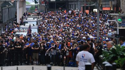 Knicks parade attendee who dumped trash on sidewalk identified as JPMorgan Chase DEI exec, promptly fired - foxnews.com - New York