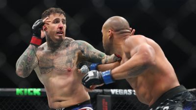 Aspinall says he's back in 'full training,' in talks to fight Gane - ESPN