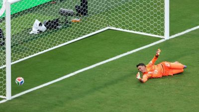 Uruguay out of World Cup after keeper blunder against Spain - ESPN