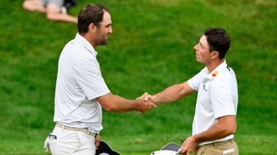 Viktor Hovland - Scottie Scheffler - Hovland birdies 18, leaps Scheffler atop Travelers Championship - ESPN - espn.com - France - Usa - Norway