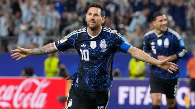 Lionel Messi scores again to seal perfect group stage for Argentina - ESPN