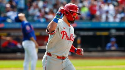 Kyle Schwarber sets Phillies record with MLB-best 30th HR - ESPN
