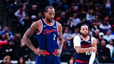 Sources: Clippers, Raptors in trade talks for Kawhi Leonard - ESPN