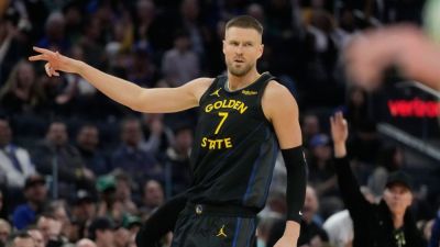 Kristaps Porzingis agrees to 2-year, $40M deal with Warriors - ESPN