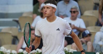 Jakub Mensik beats Joao Fonseca to set up French Open semi with Alexander Zverev