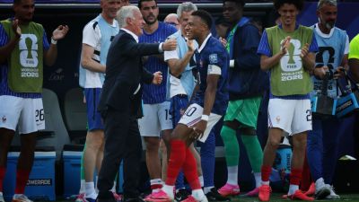Mbappé sets World Cup knockout record as France oust Sweden - ESPN