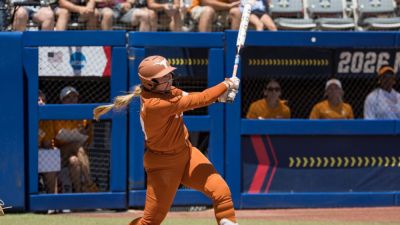 Inside Texas' Hannah Wells' wild dugout superstition: Eating ladybugs - ESPN
