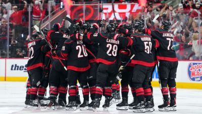 Seth Jarvis scores in OT, Carolina evens Stanley Cup Final - ESPN