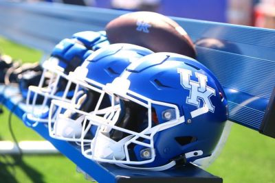Kentucky DL Nic Smith dies at age 20; no foul play suspected - ESPN - espn.com - Georgia - county Martin - county Will - county Lexington