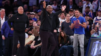 Knicks' Mike Brown criticizes free throw disparity in Game 3 loss - ESPN