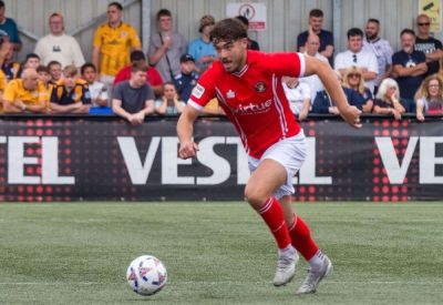 Folkestone Invicta boss Jay Saunders signs defender Jamie Fielding ahead of club’s first pre-season friendlies at Sutton Common Rovers and at home against AFC Croydon Athletic this weekend