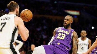 Luke Kornet 'leaks' voice memo recruiting LeBron James to Spurs - ESPN