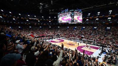 WNBA regular-season record crowd of 20,996 watch Wings beat Tempo - ESPN