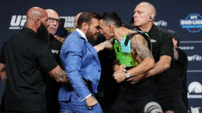 Public backing McGregor but the bigger bets are on Holloway for UFC 329 main event - ESPN