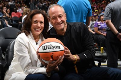 Kamala Harris - Cheryl Reeve - Kamala Harris attends Los Angeles Sparks game, gives an insufferable, uninspiring speech to the team - foxnews.com - Usa - New York - Los Angeles - state Minnesota - state North Carolina