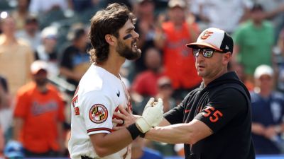 Orioles' Alexander fractures hand after being hit by pitch - ESPN