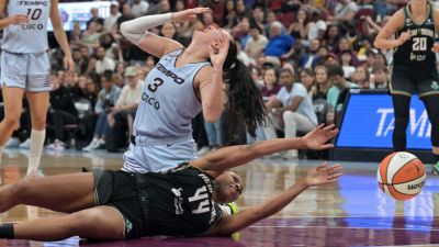 Betnijah Laney-Hamilton ejected after tossing shoe that hit Marina Mabrey - ESPN