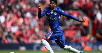 Manchester United sign Brazil midfielder Santos from Chelsea