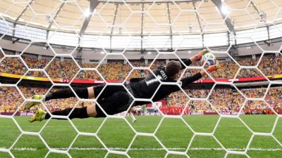 Preparing for penalties: How goalkeepers get ready for World Cup shootouts - ESPN