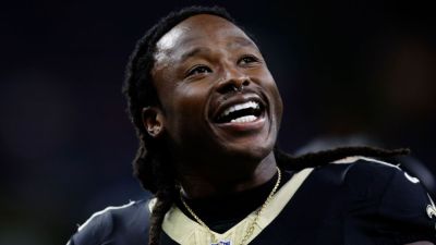 Alvin Kamara agrees to reworked deal to stay with Saints - ESPN