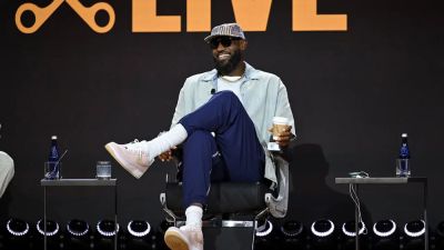 Serena Williams - David Beckham - Tyrese Haliburton - Fanatics Fest crowd goes crazy after LeBron James utters phrase often linked to team trying to sign him - foxnews.com - New York - county Cleveland - state Indiana - county Cavalier - Philadelphia