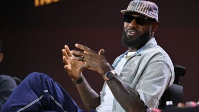LeBron, still mum on decision, riles up fans with 76ers mantra - ESPN