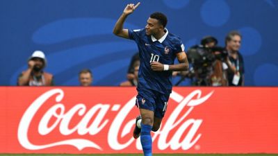 Kylian Mbappé passes Lionel Messi's World Cup goal-scoring record - ESPN