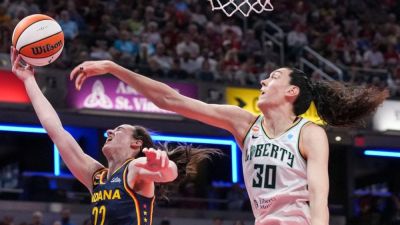 Caitlin Clark smacked in the face by WNBA legend after getting foul that could trigger fine in big win
