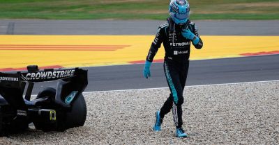 George Russell ‘numb to disappointment’ after crash as Kimi Antonelli wins again