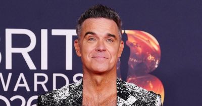 Robbie Williams pokes fun at ‘deeply unprofessional’ blunder in World Cup show