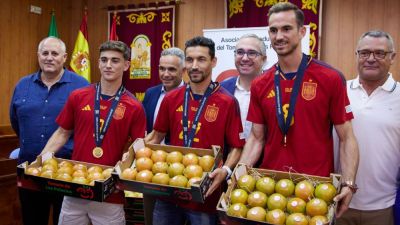 World Cup glory sees Fabián Ruiz and Gavi gifted their weight in tomatoes - ESPN