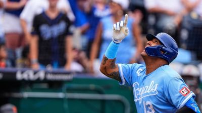 Salvador Perez ties George Brett's Royals record with 317th HR - ESPN