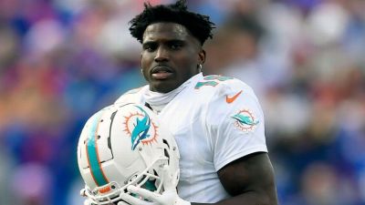Tyreek Hill posts workout video, says still 'no power' in leg - ESPN