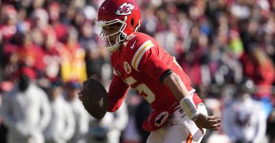 Kansas City Chiefs introduce American footballs to Dublin parks