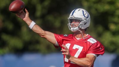 Colts' Daniel Jones says he's fully cleared for training camp - ESPN