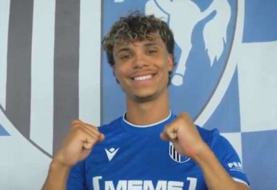 Former Fulham and Southampton under-21 defender Sam Tabares has joined Gillingham on a free transfer