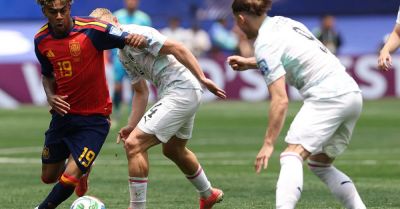 Spain sweep aside Austria 3-0 to reach World Cup last 16